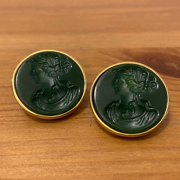 Vintage Intaglio Forest Green Victorian Era Style Earrings - Picture 1 of 7